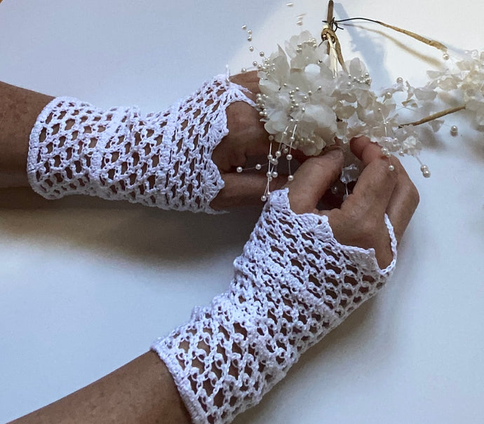 Mitaines en dentelle au crochet    Pièce unique